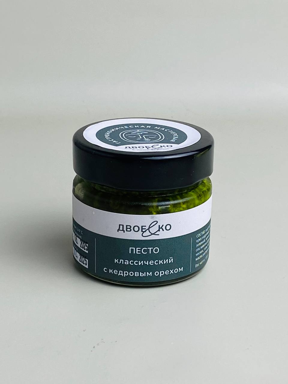 Песто классический с кедровым орехом "Двое&Ко"