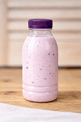 Йогурт с черной смородиной 0,3 л