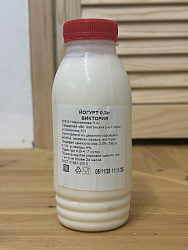 Йогурт (клубничный) Виктория 0,3л